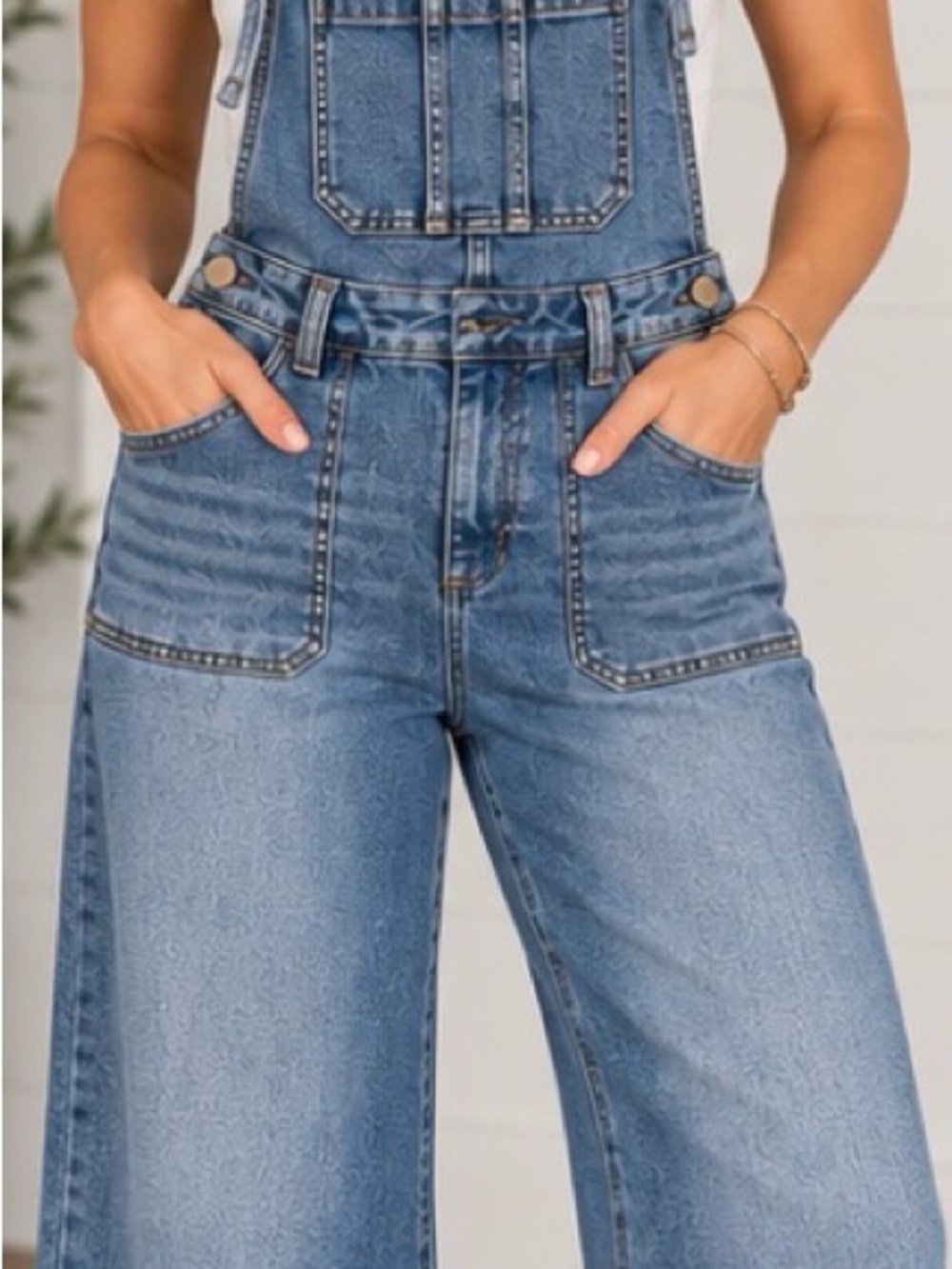 RISEN Wide Leg Cropped Denim Overalls Cross Back Tie Straps Sz: Medium